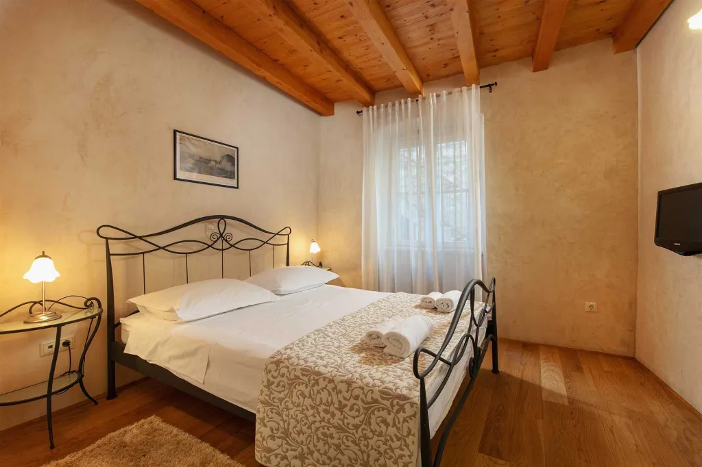 Heritage Family Apartment in Omiš for 4–6 guests