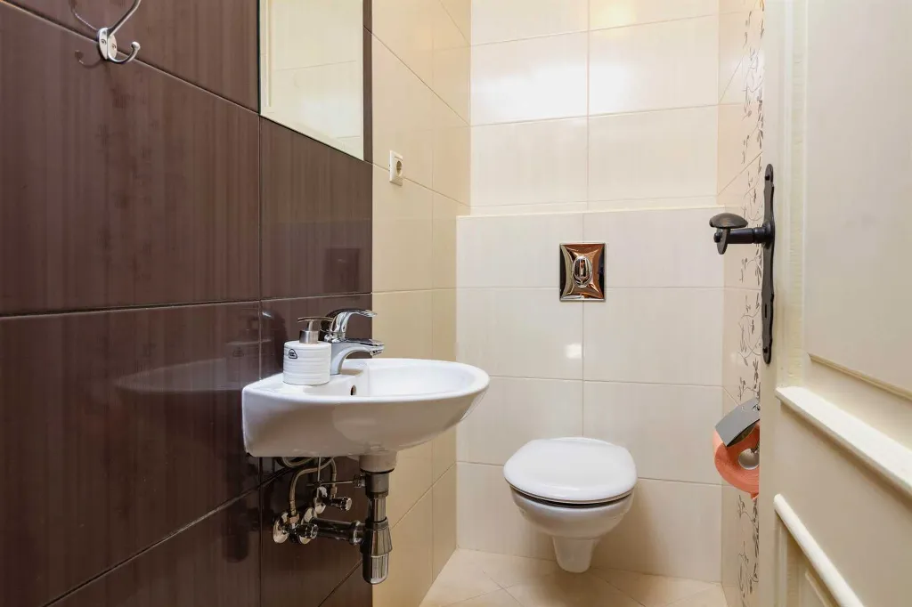 Omiš 2-Bedroom Apartment for Up to 6 Guests