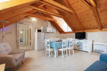 2-Bedroom Apartment in Omiš for Up to 6 Guests