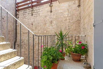 2-Bedroom Apartment in Omiš for Up to 6 Guests