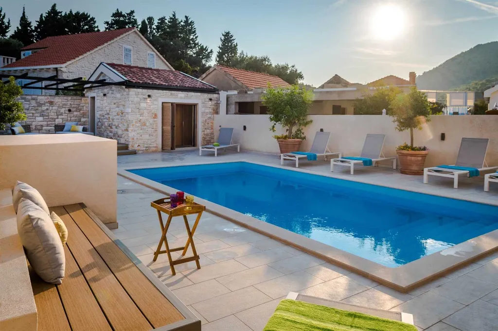 Beachfront 4-Bedroom Villa in Korčula (Sleeps 8)