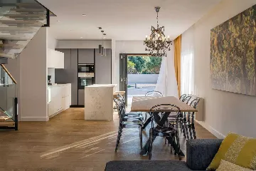 Beachfront 4-Bedroom Villa in Korčula (Sleeps 8)