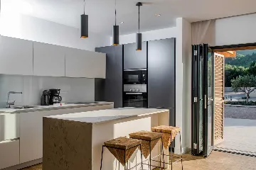 Beachfront 4-Bedroom Villa in Korčula (Sleeps 8)