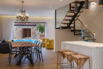 Beachfront 4-Bedroom Villa in Korčula (Sleeps 8)