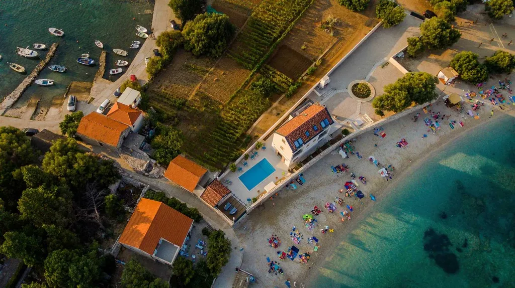 Beachfront 4-Bedroom Villa in Korčula (Sleeps 8)