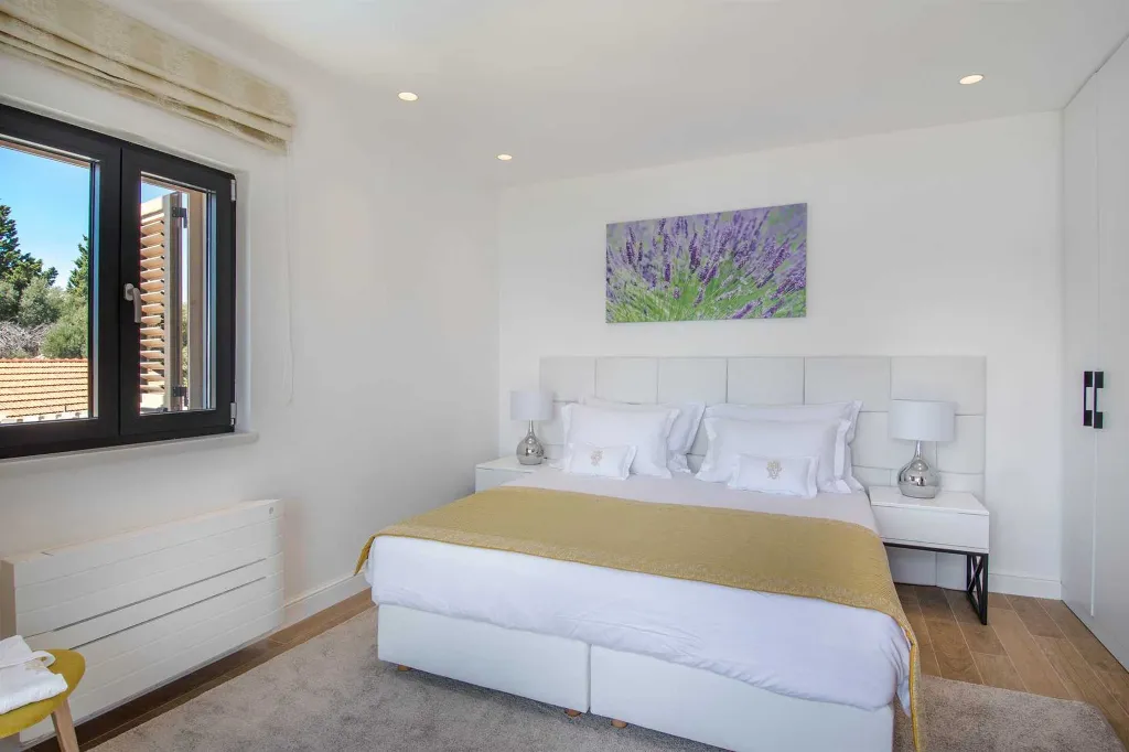 Beachfront 4-Bedroom Villa in Korčula (Sleeps 8)