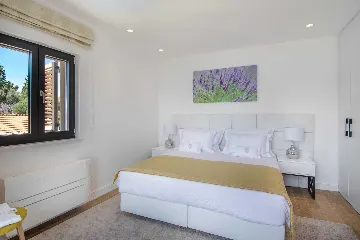 Beachfront 4-Bedroom Villa in Korčula (Sleeps 8)