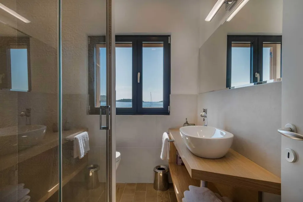 Beachfront 4-Bedroom Villa in Korčula (Sleeps 8)