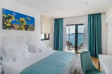 Beachfront 4-Bedroom Villa in Korčula (Sleeps 8)