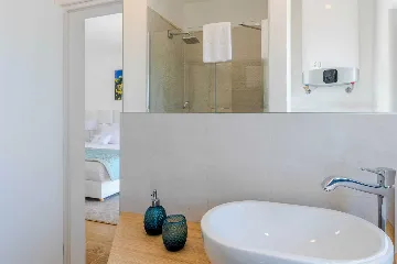 Beachfront 4-Bedroom Villa in Korčula (Sleeps 8)