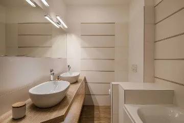 Beachfront 4-Bedroom Villa in Korčula (Sleeps 8)