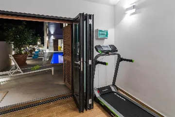 Beachfront 4-Bedroom Villa in Korčula (Sleeps 8)