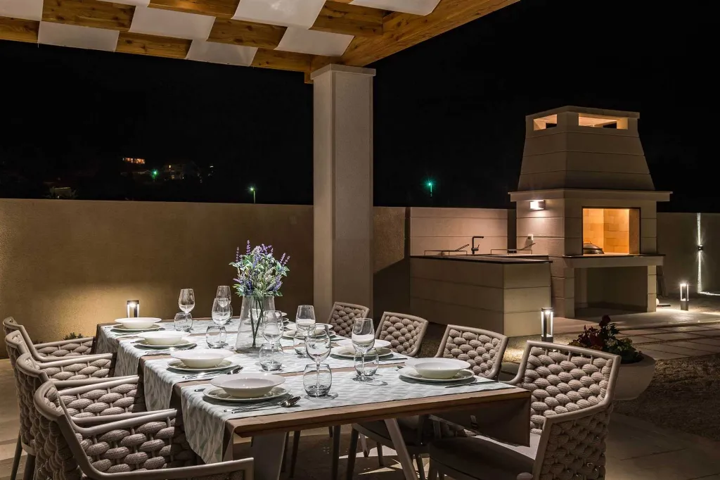 Beachfront 4-Bedroom Villa in Korčula (Sleeps 8)