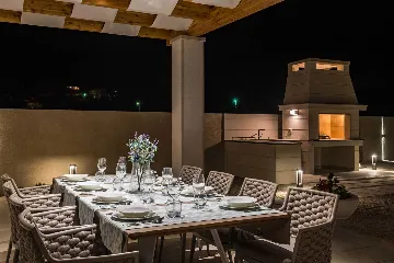 Beachfront 4-Bedroom Villa in Korčula (Sleeps 8)