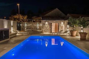 Beachfront 4-Bedroom Villa in Korčula (Sleeps 8)
