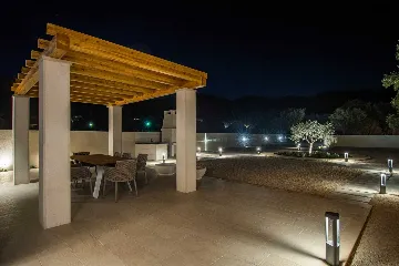 Beachfront 4-Bedroom Villa in Korčula (Sleeps 8)