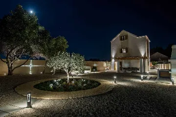 Beachfront 4-Bedroom Villa in Korčula (Sleeps 8)