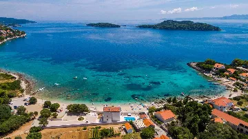 Beachfront 4-Bedroom Villa in Korčula (Sleeps 8)