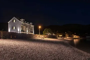 Beachfront 4-Bedroom Villa in Korčula (Sleeps 8)