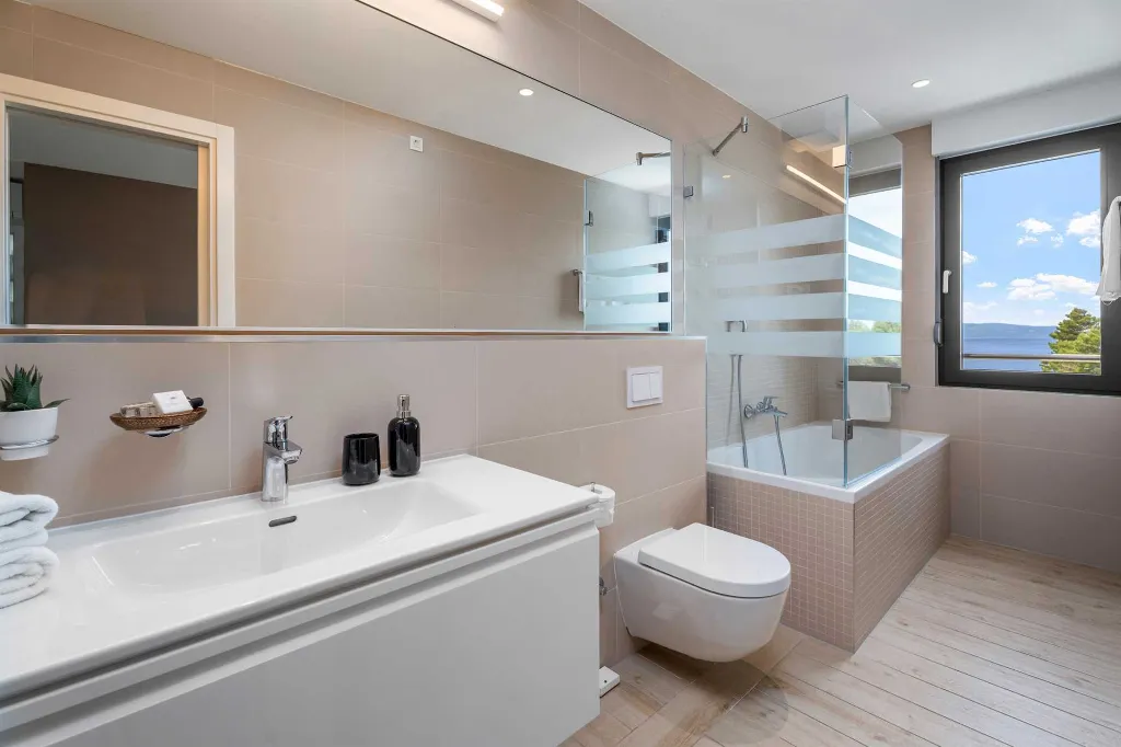 4-Bedroom Villa with Heated Pool in Omiš