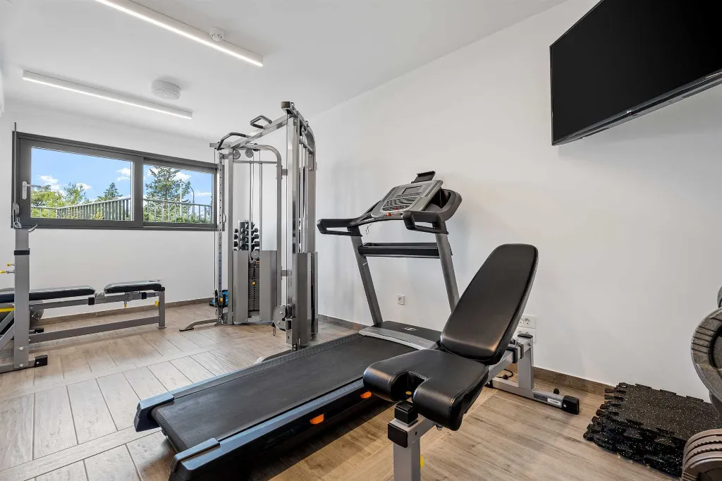 4-Bedroom Villa with Heated Pool in Omiš
