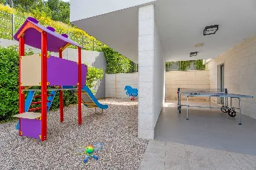 4-Bedroom Villa with Heated Pool in Omiš