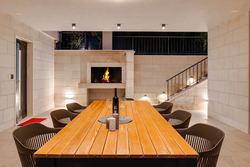 4-Bedroom Villa with Heated Pool in Omiš