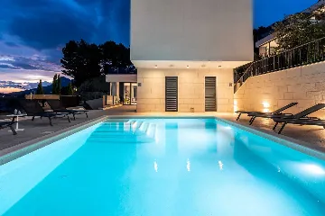 4-Bedroom Villa with Heated Pool in Omiš