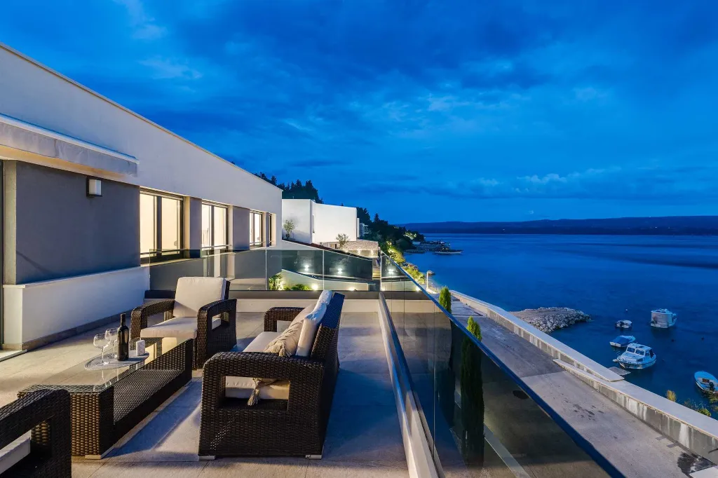 4-Bedroom Villa with Heated Pool in Omiš
