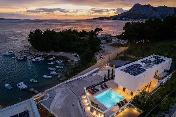 4-Bedroom Villa with Heated Pool in Omiš