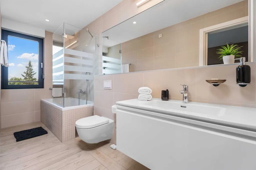 4-Bedroom Villa with Heated Pool in Omiš