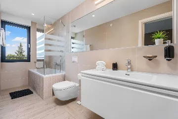 4-Bedroom Villa with Heated Pool in Omiš