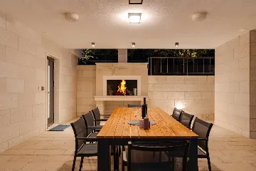 Omiš 4-Bedroom Villa for 8 with Heated Pool