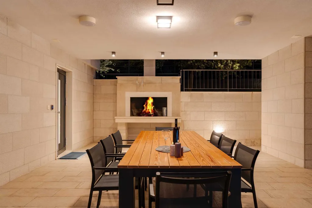 Omiš 4-Bedroom Villa for 8 with Heated Pool