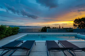 Omiš 4-Bedroom Villa for 8 with Heated Pool