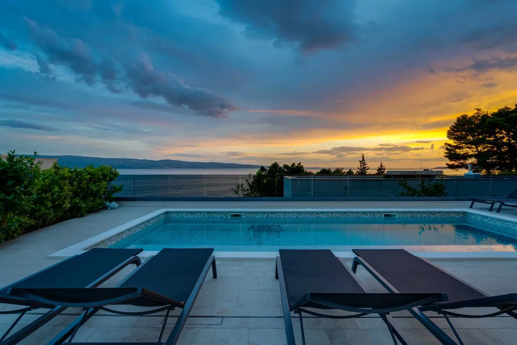 Omiš 4-Bedroom Villa for 8 with Heated Pool