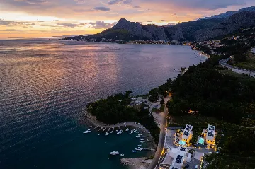 Omiš 4-Bedroom Villa for 8 with Heated Pool