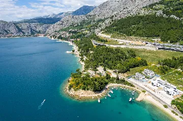 Omiš 4-Bedroom Villa for 8 with Heated Pool