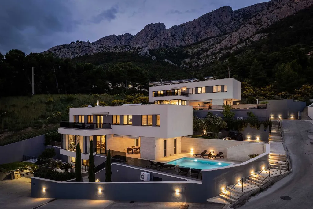 Omiš 4-Bedroom Villa for 8 with Heated Pool