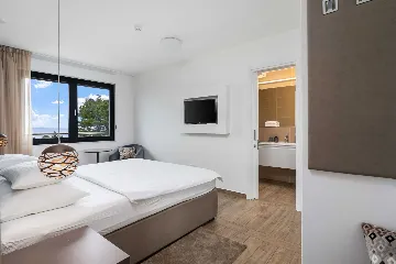 Omiš 4-Bedroom Villa for 8 with Heated Pool