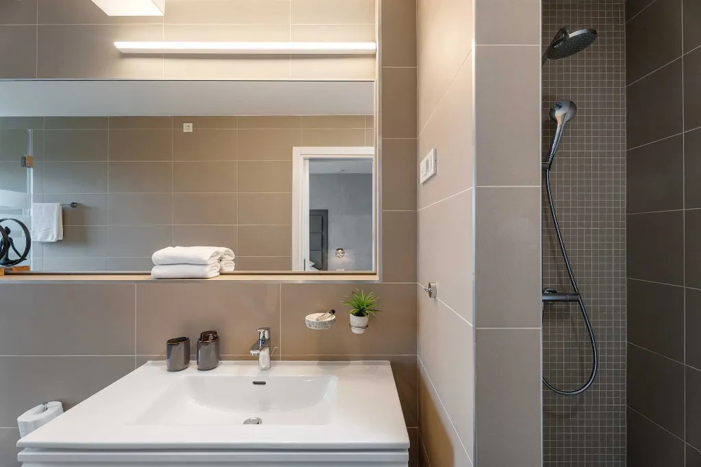 Omiš 4-Bedroom Villa for 8 with Heated Pool