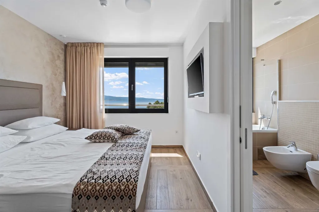 Omiš 4-Bedroom Villa for 8 with Heated Pool