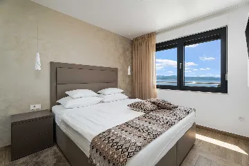 Omiš 4-Bedroom Villa for 8 with Heated Pool