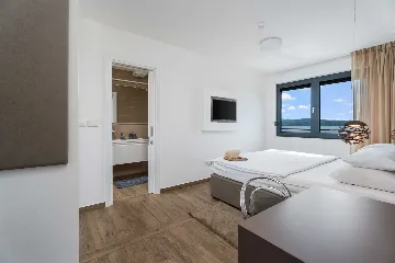 Omiš 4-Bedroom Villa for 8 with Heated Pool