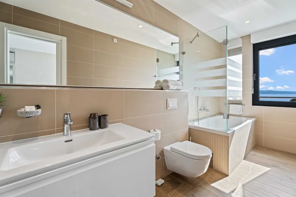 Omiš 4-Bedroom Villa for 8 with Heated Pool