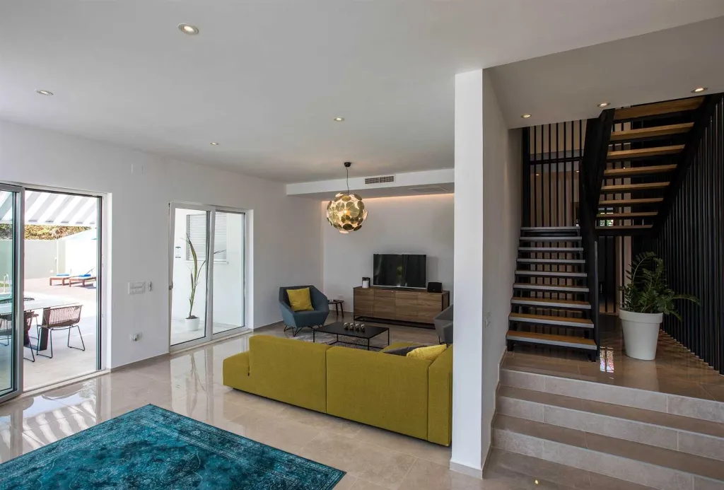 4-Bedroom Villa with Heated Pool in Orašac