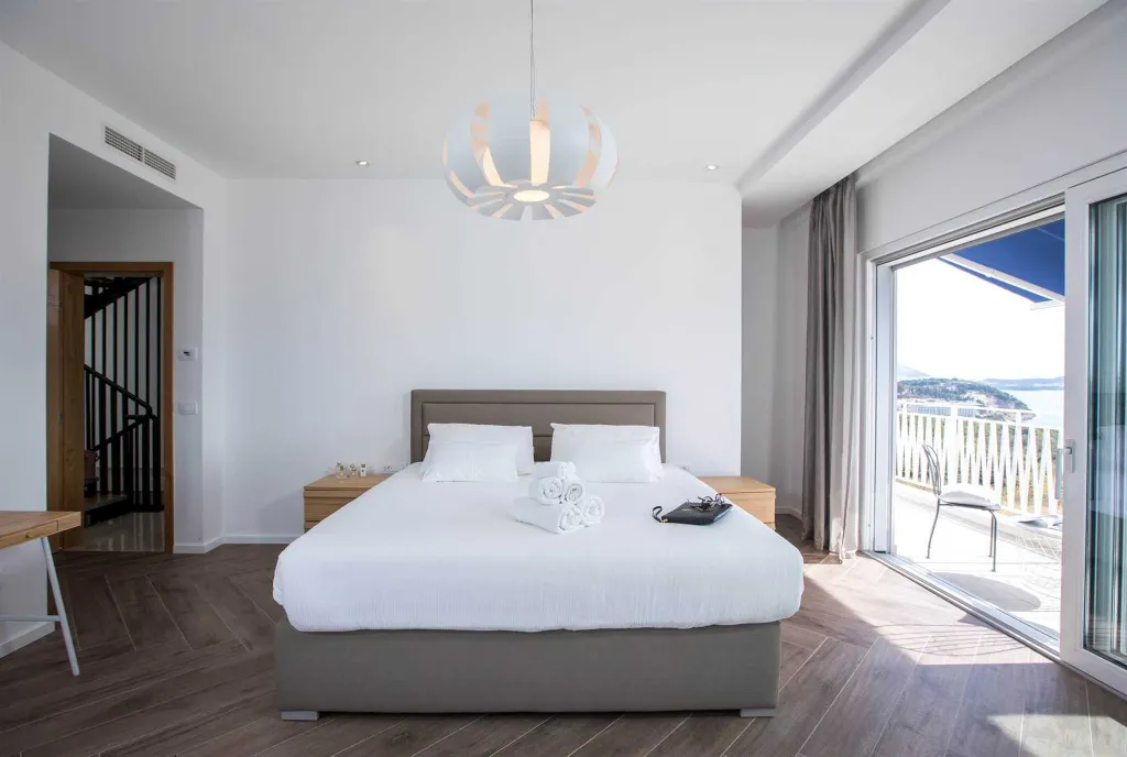 4-Bedroom Villa with Heated Pool in Orašac