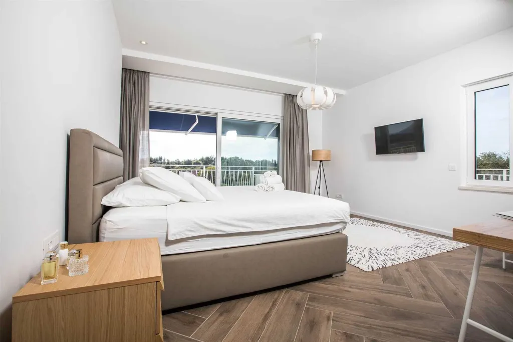 4-Bedroom Villa with Heated Pool in Orašac