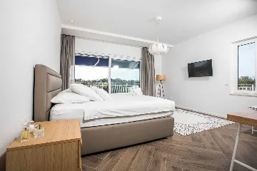 4-Bedroom Villa with Heated Pool in Orašac