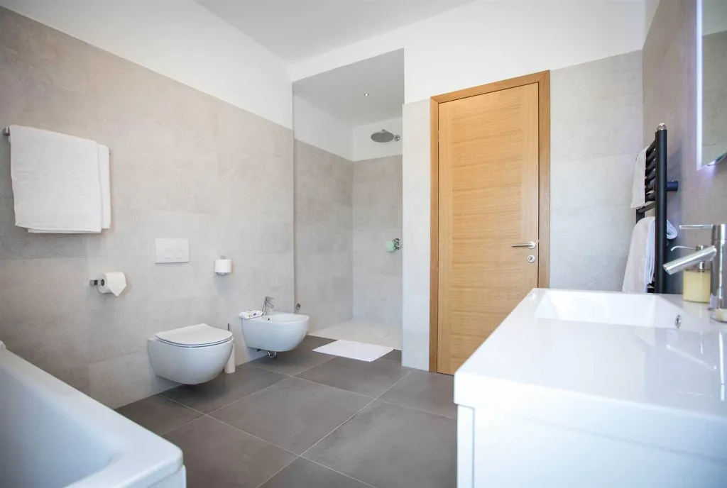 4-Bedroom Villa with Heated Pool in Orašac